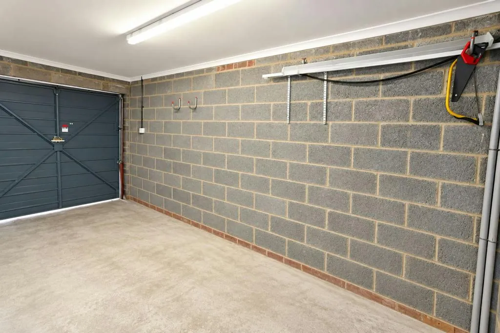 Honeysuckle Close, Winchester, SO22, photo 16