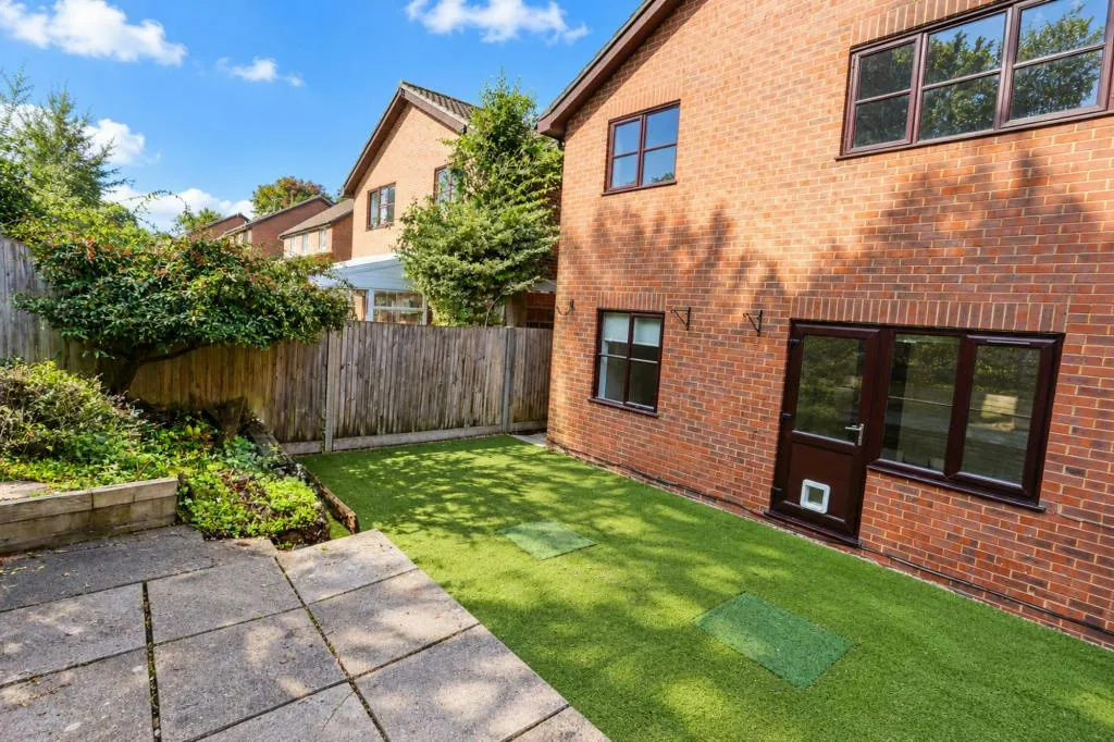 Honeysuckle Close, Winchester, SO22, photo 18