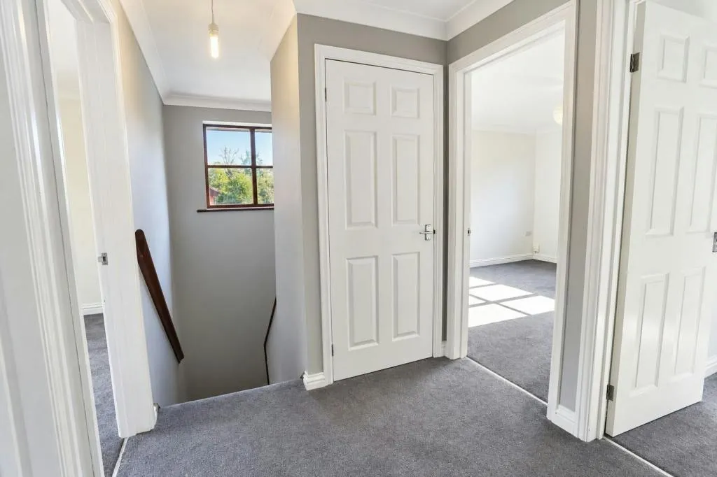 Honeysuckle Close, Winchester, SO22, photo 9
