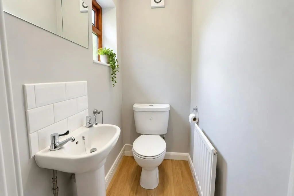 Honeysuckle Close, Winchester, SO22, photo 8