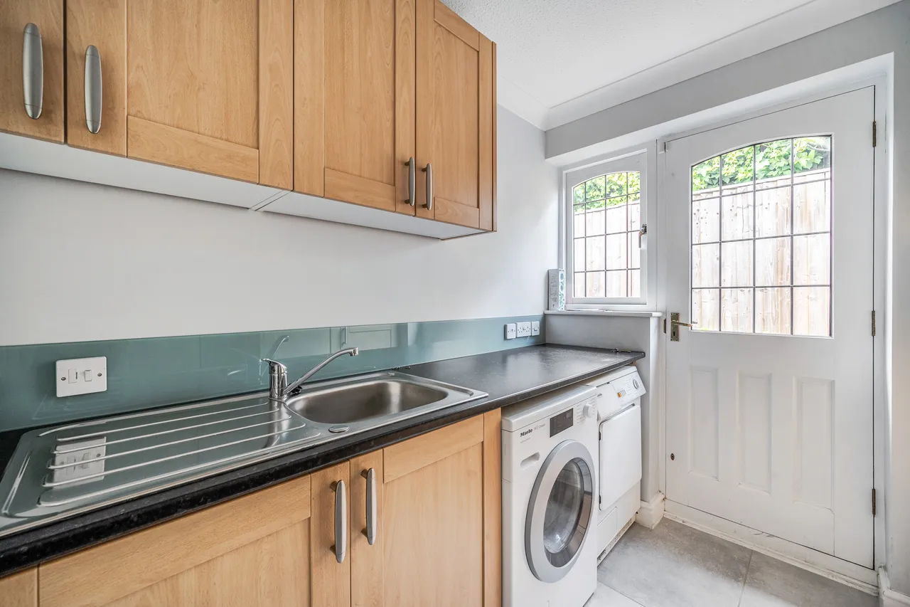 Hill Place, Farnham Common, SL2, photo 21