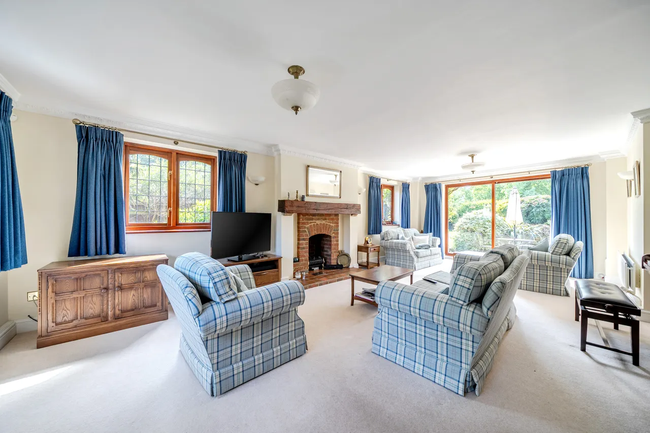 Hill Place, Farnham Common, SL2, photo 3