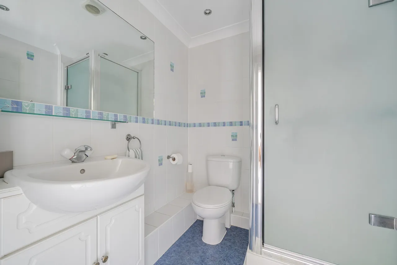 Hill Place, Farnham Common, SL2, photo 20