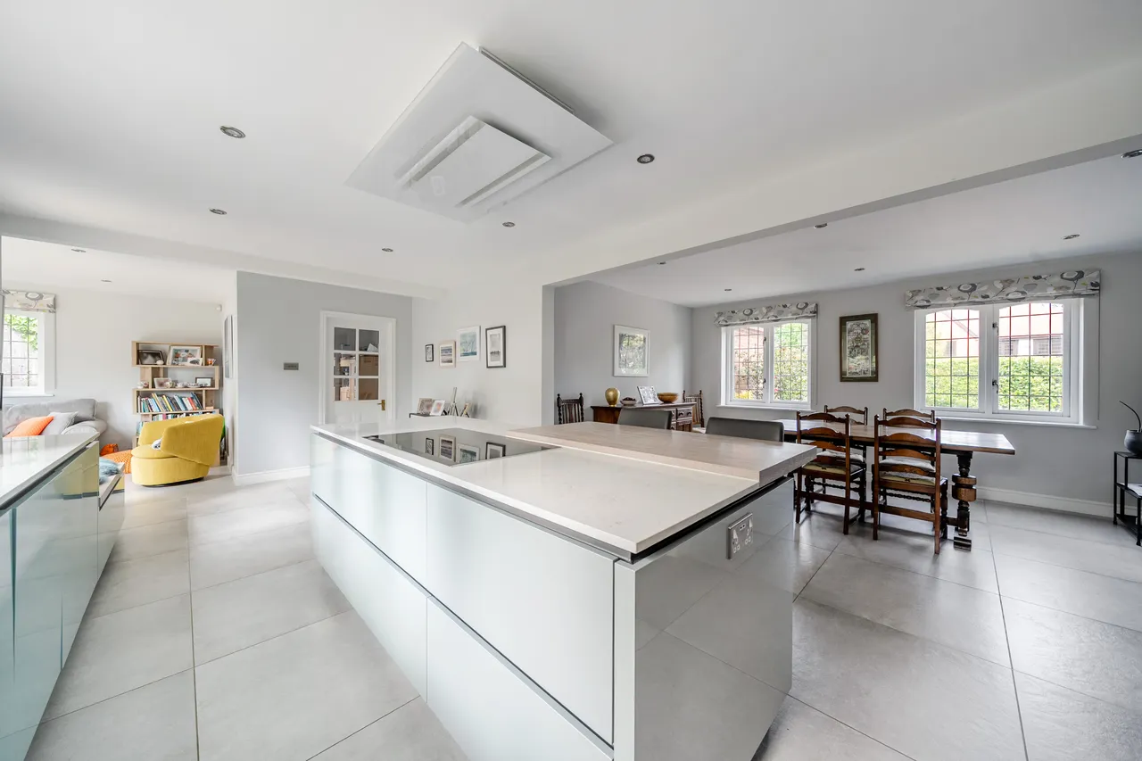 Hill Place, Farnham Common, SL2, photo 2