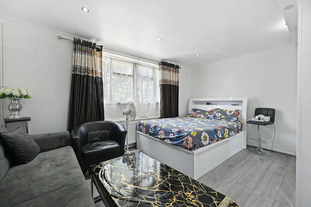Swan Road, Southall, UB1, photo 5