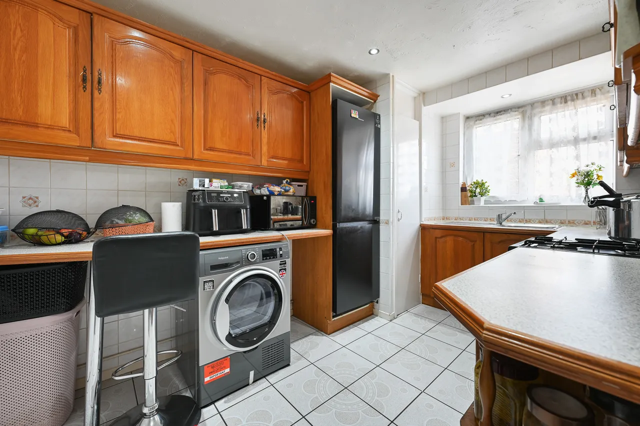 Swan Road, Southall, UB1, photo 2