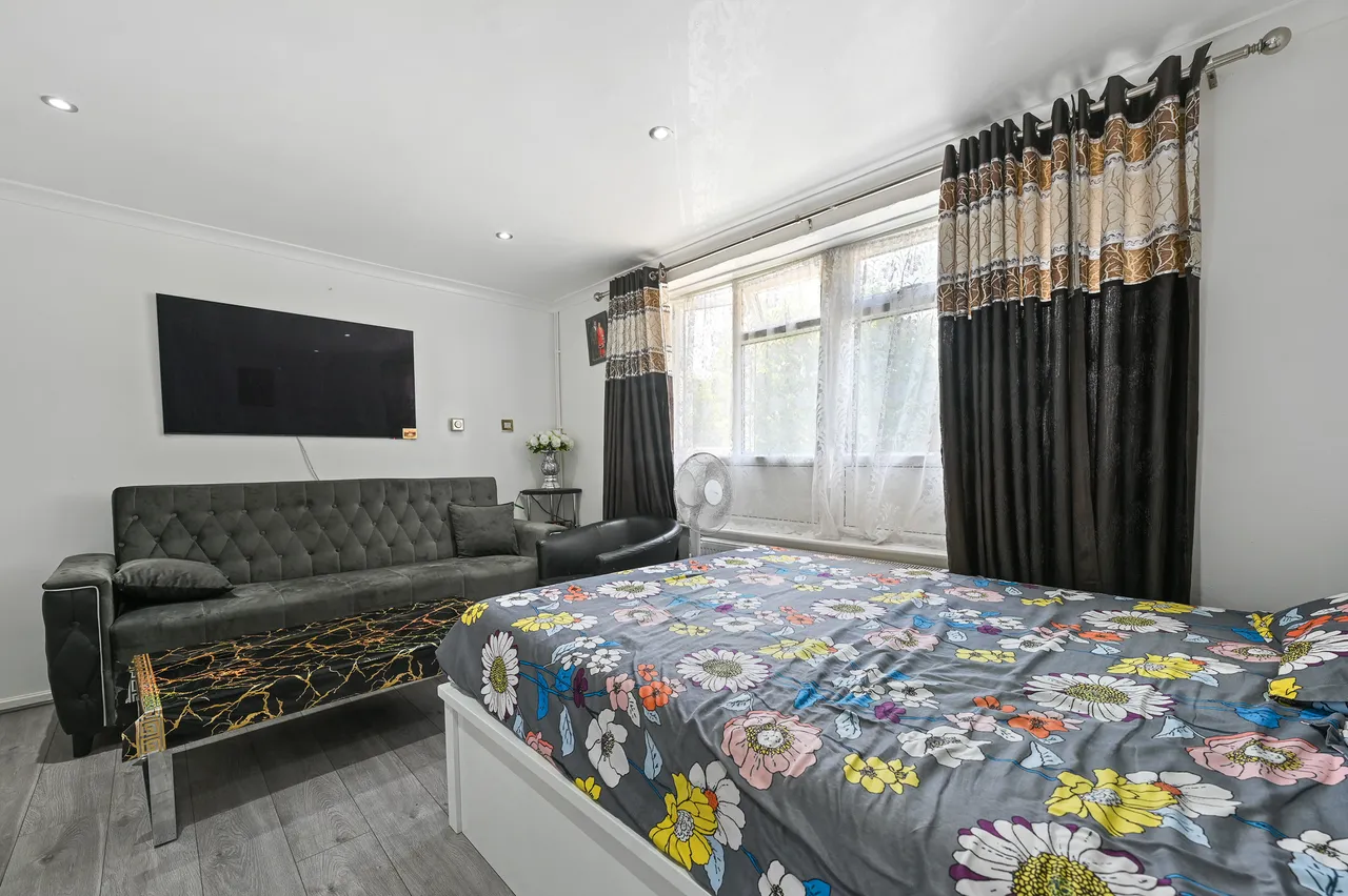 Swan Road, Southall, UB1, photo 3