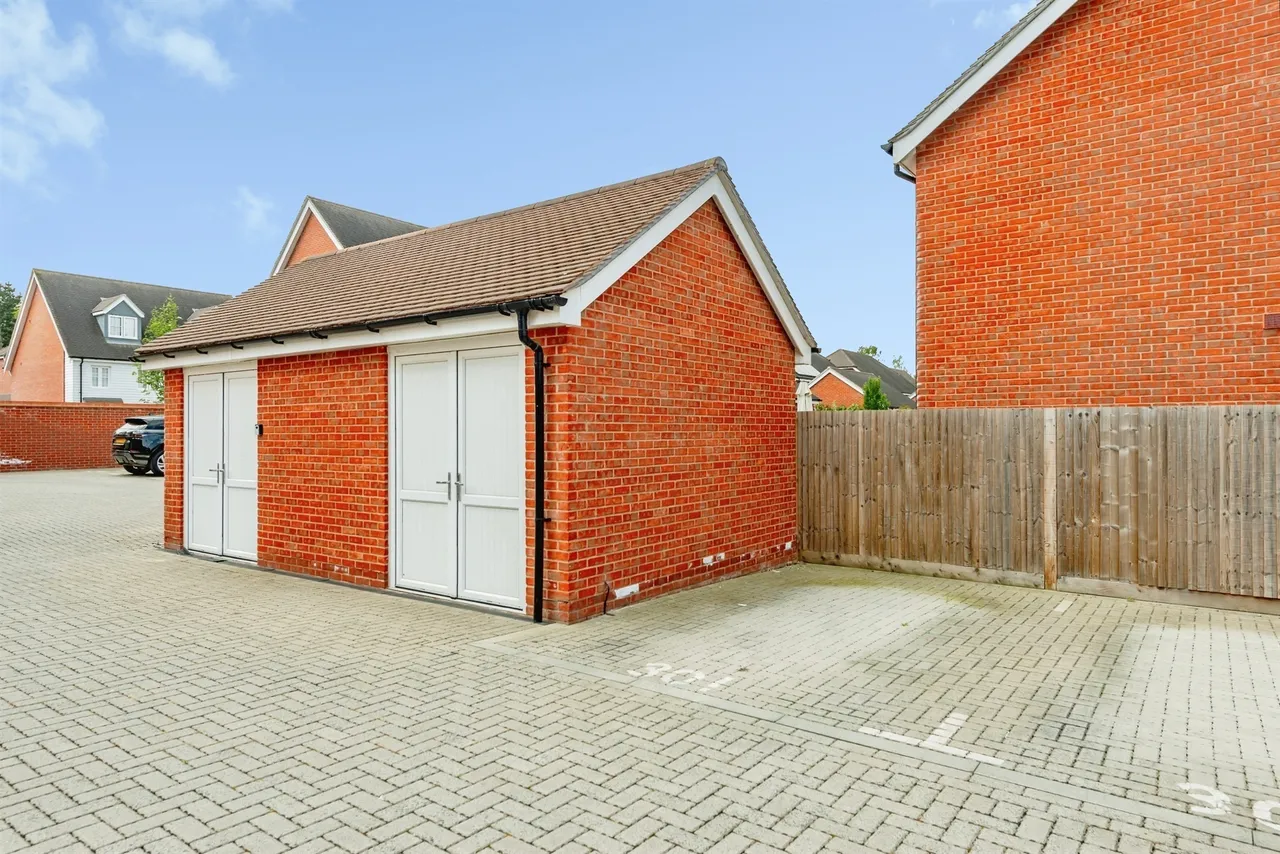 Hoadley Road, Horley, RH6, photo 11