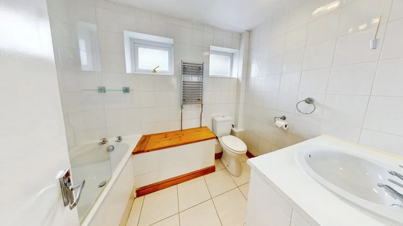Ennerdale Road, Cheltenham, Gloucestershire, photo 10