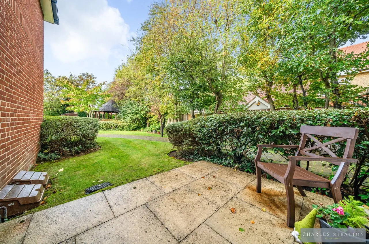 Highlands Apartments, Gidea Park, Essex, RM2 5EH, photo 2