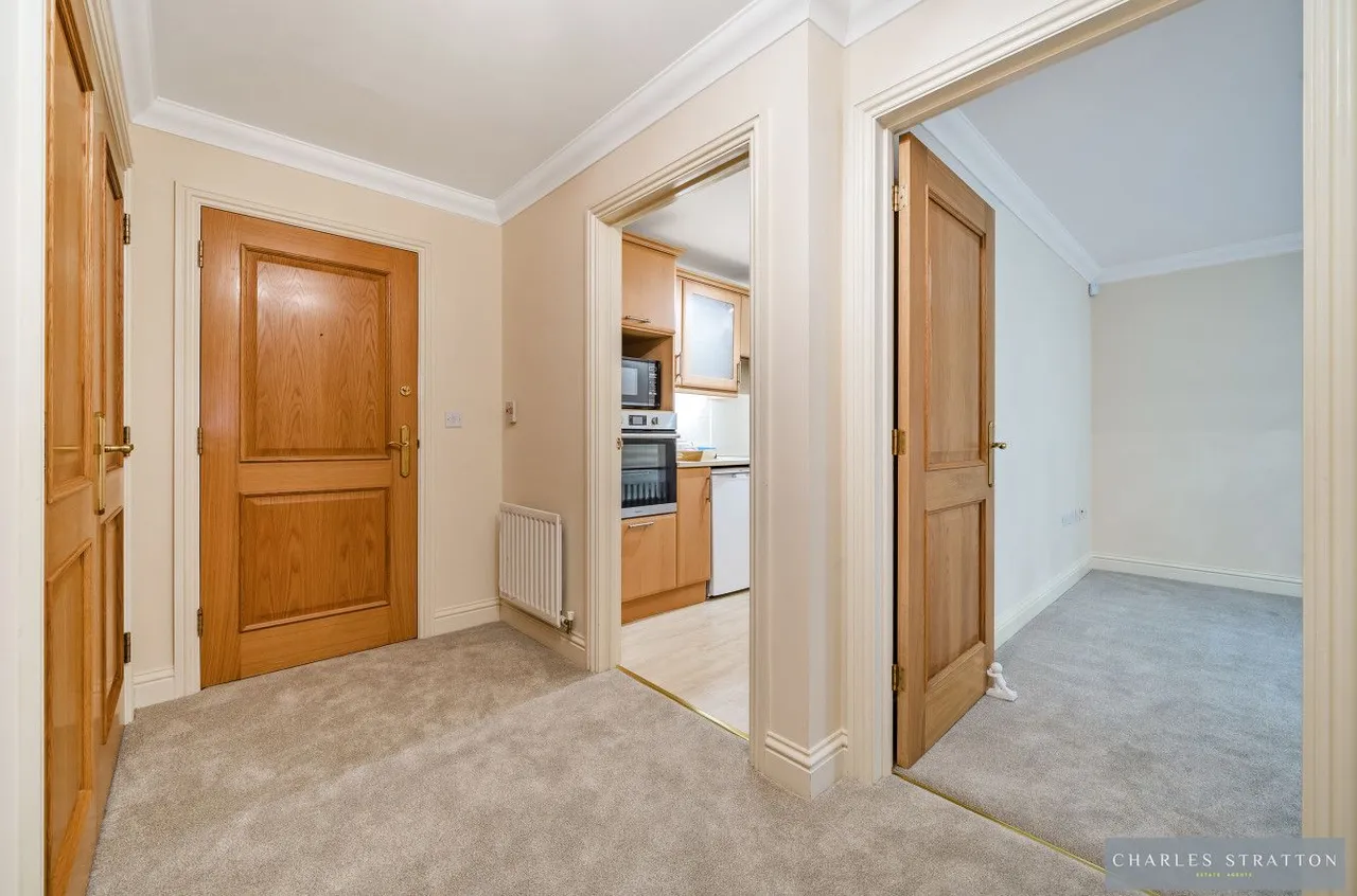 Highlands Apartments, Gidea Park, Essex, RM2 5EH, photo 6
