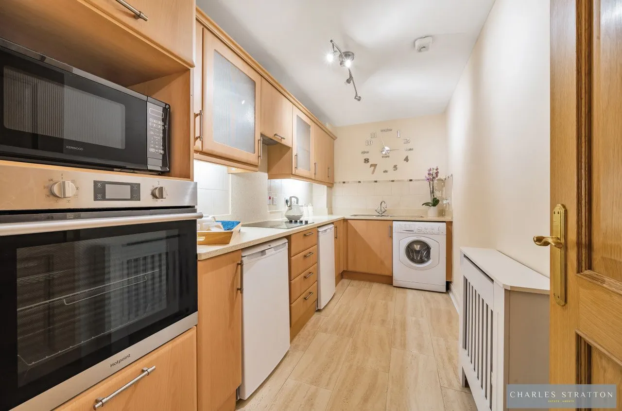 Highlands Apartments, Gidea Park, Essex, RM2 5EH, photo 9