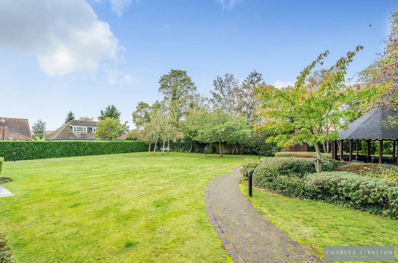 Highlands Apartments, Gidea Park, Essex, RM2 5EH, photo 4
