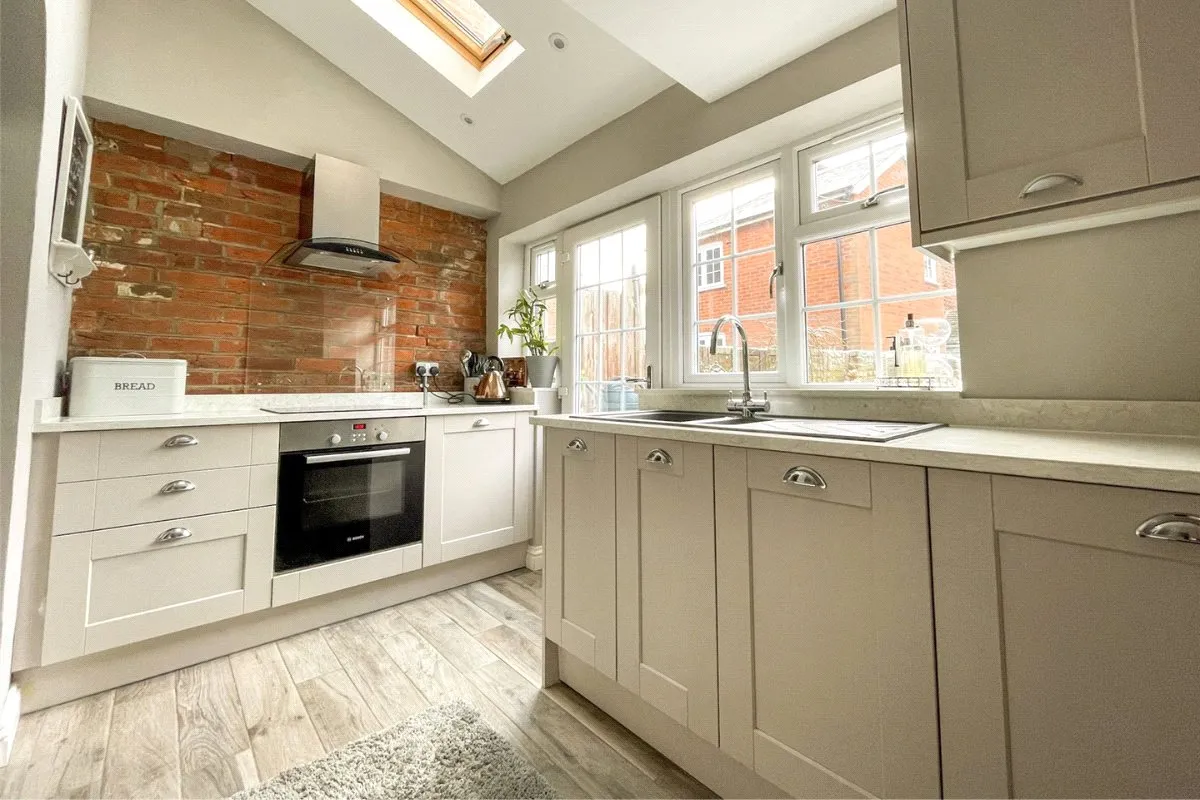 Lake View Cottage, Park Corner Road, Hartley Wintney, Hampshire, RG27 8PU, photo 4
