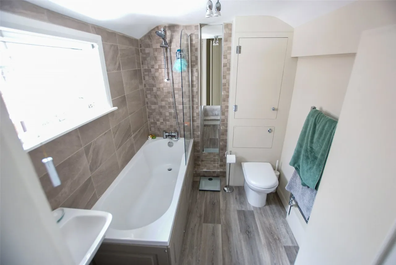 Lake View Cottage, Park Corner Road, Hartley Wintney, Hampshire, RG27 8PU, photo 8