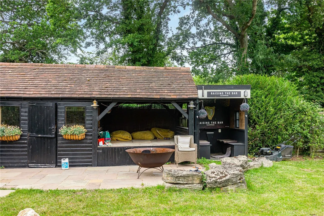 Kiln Lane, Binfield Heath, RG9, photo 15
