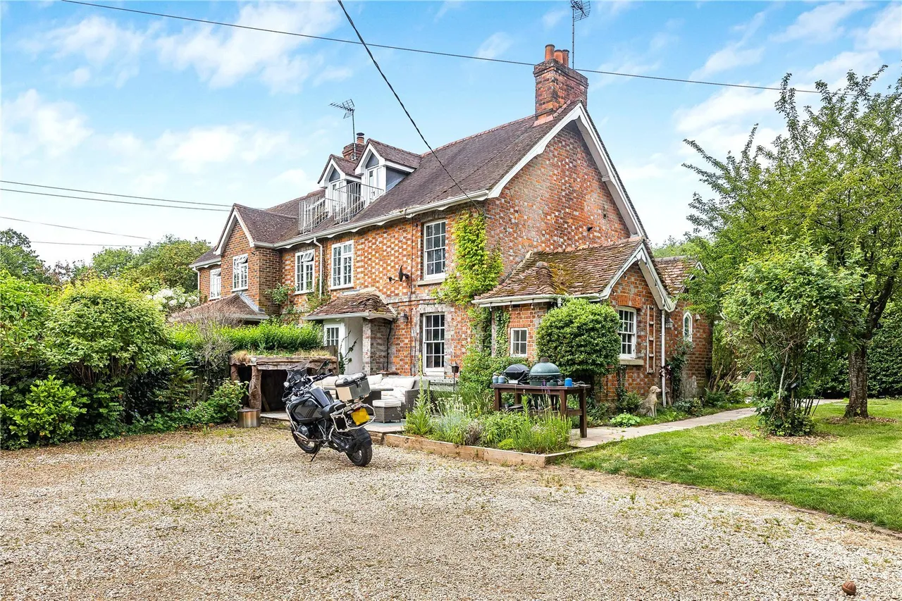 2 bed property for sale, Kiln Lane, Binfield Heath, RG9