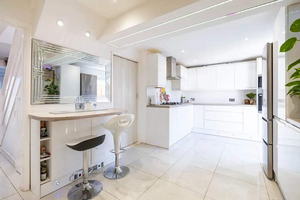 Sutherland Grove, Bletchley, Milton Keynes, Buckinghamshire, MK3 7NX, photo 16