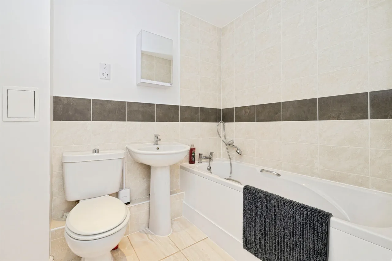 Raven Close, Watford, photo 11