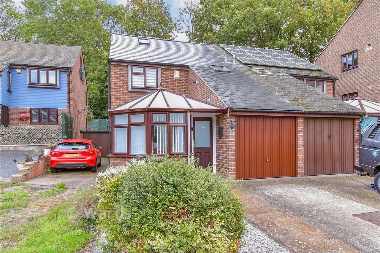 4 bed house for sale, Margetts Place, Lower Upnor, ME2