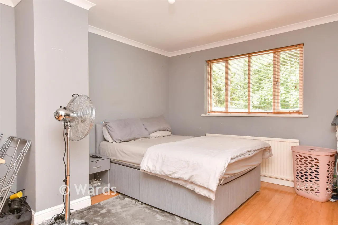 Margetts Place, Lower Upnor, ME2, photo 9