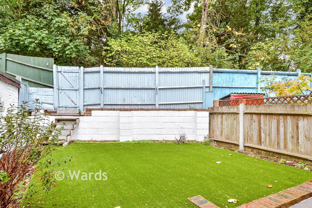 Margetts Place, Lower Upnor, ME2, photo 14