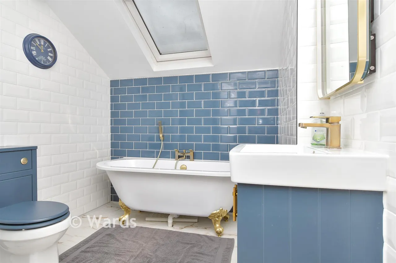 Margetts Place, Lower Upnor, ME2, photo 8