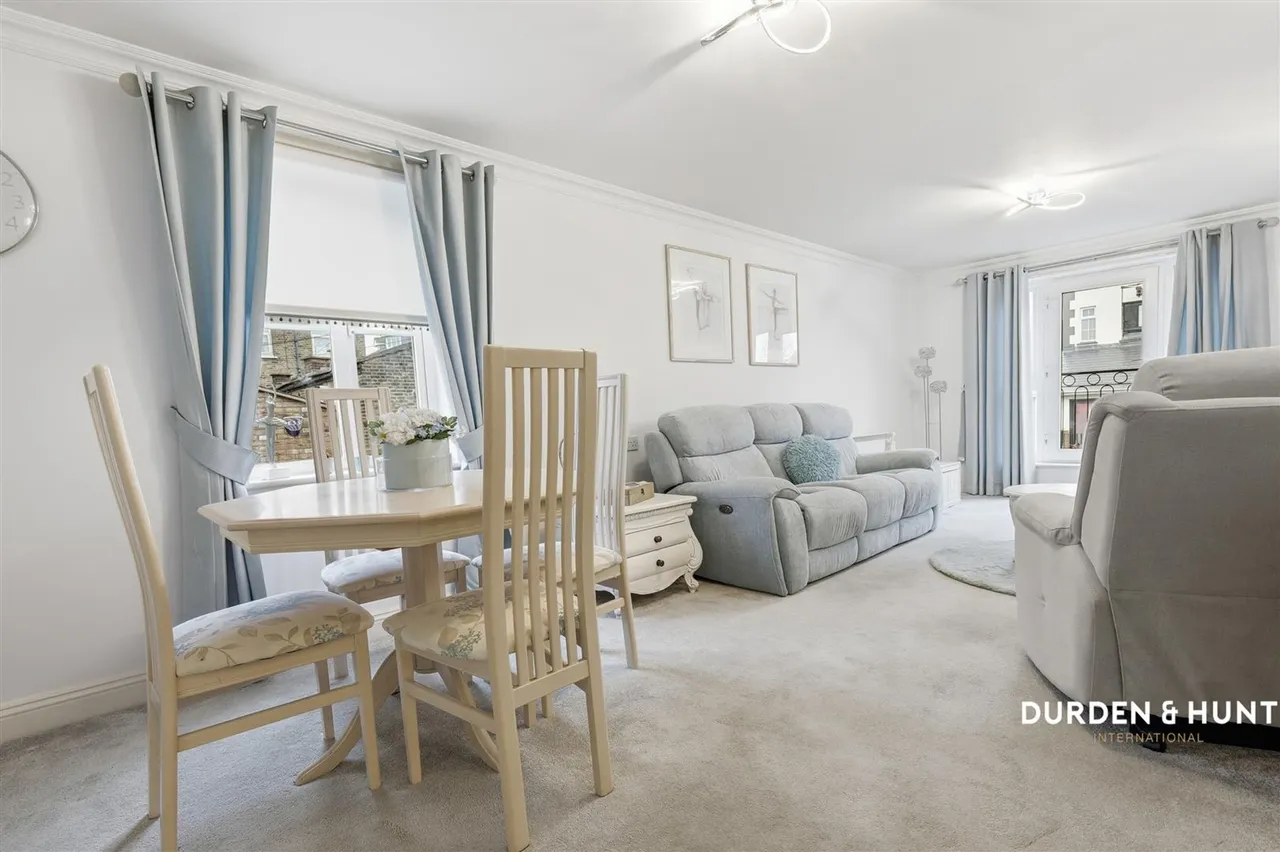 Victoria Road, Buckhurst Hill, IG9, photo 4
