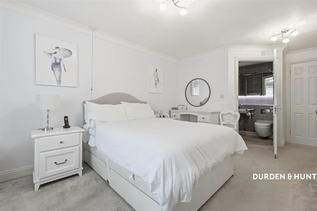 Victoria Road, Buckhurst Hill, IG9, photo 8