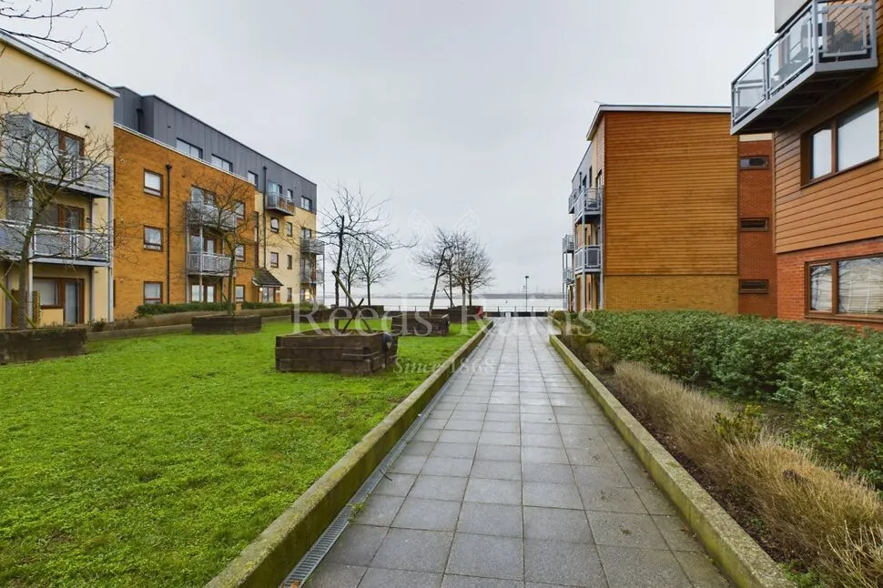North Star Boulevard, Greenhithe, Kent, DA9, photo 9