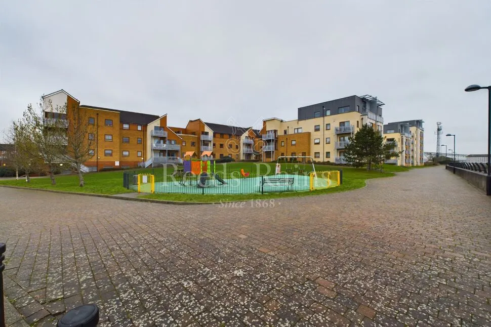 North Star Boulevard, Greenhithe, Kent, DA9, photo 11