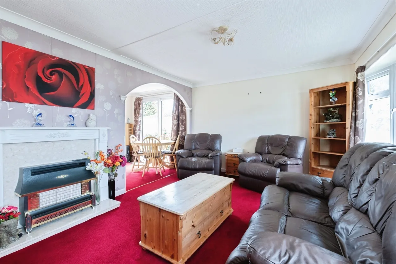 Ringwood Road, West Moors, Ferndown, photo 4