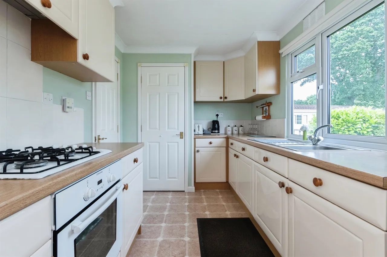 Ringwood Road, West Moors, Ferndown, photo 7