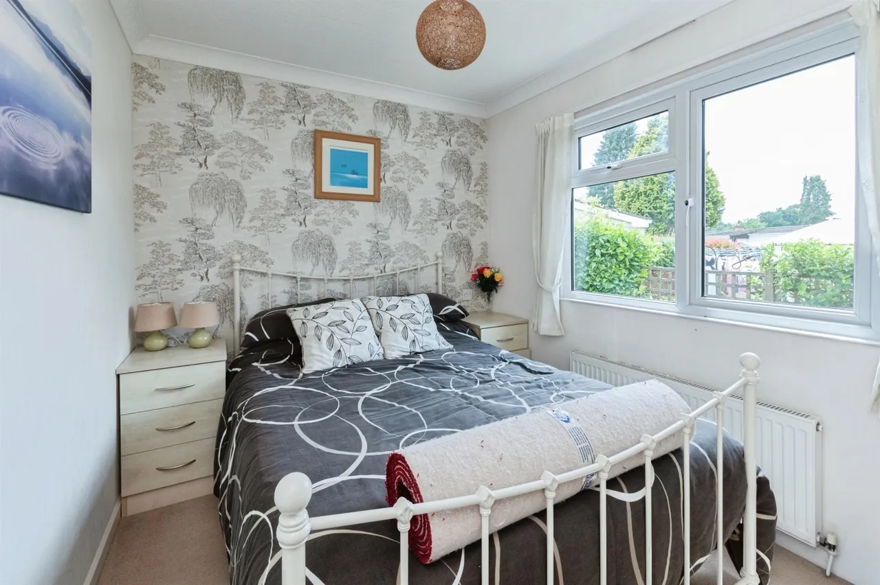 Ringwood Road, West Moors, Ferndown, photo 9
