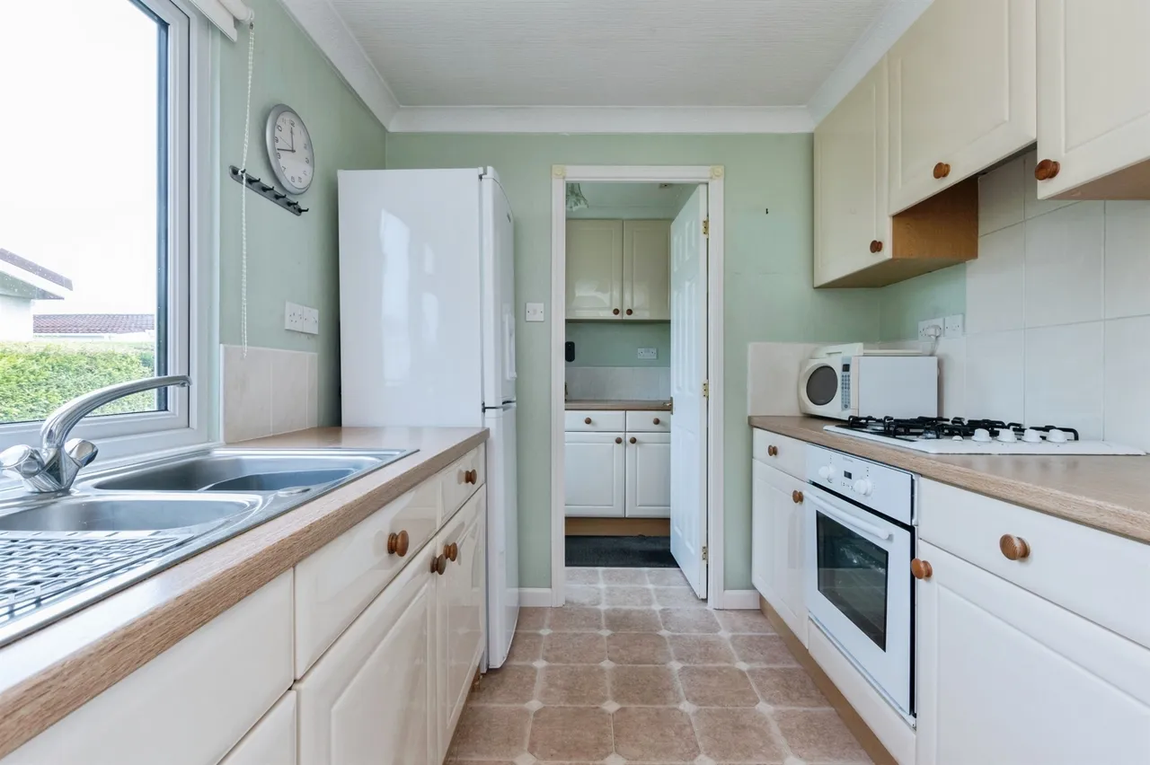 Ringwood Road, West Moors, Ferndown, photo 8
