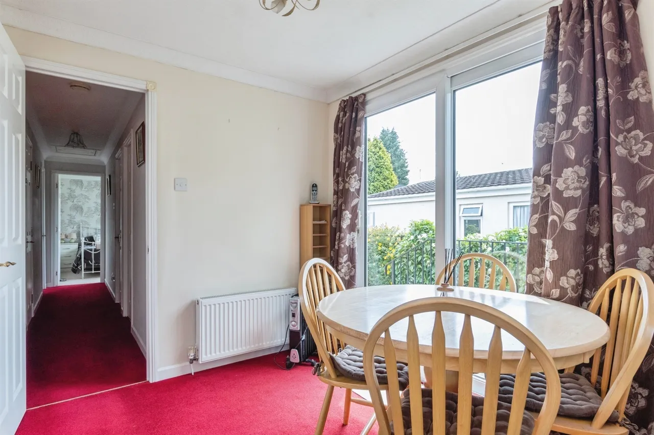Ringwood Road, West Moors, Ferndown, photo 5