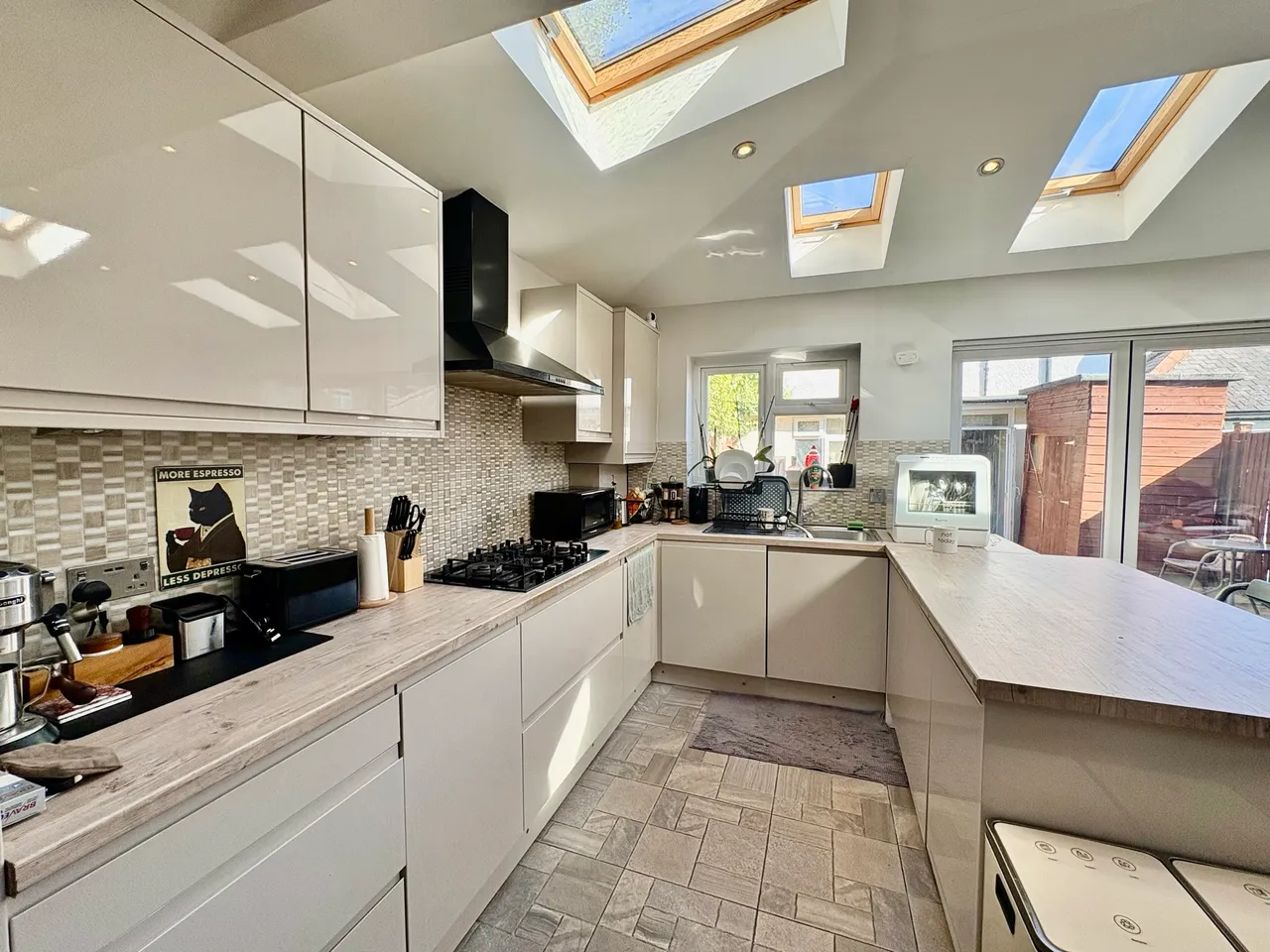 Montgomery Road, Edgware, HA8, photo 5