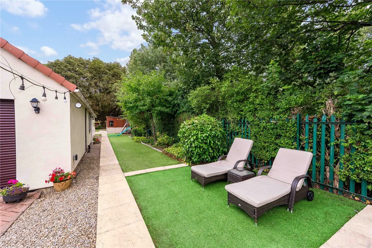 Barrowby Lane, Garforth, LS25, photo 20