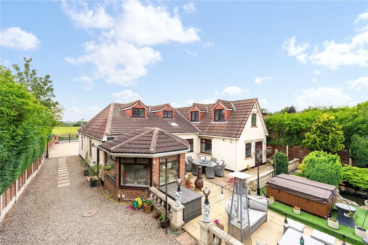Barrowby Lane, Garforth, LS25, photo 33