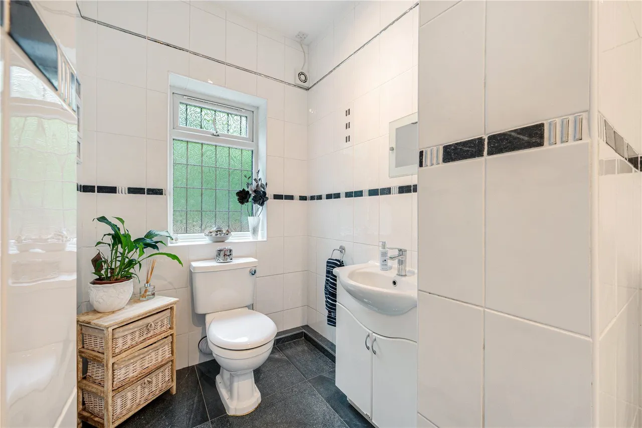 Barrowby Lane, Garforth, LS25, photo 12