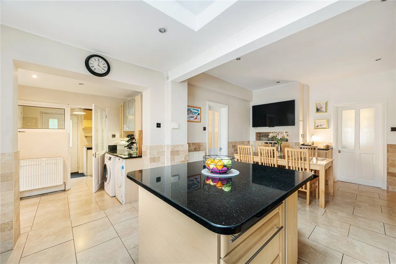 Barrowby Lane, Garforth, LS25, photo 5