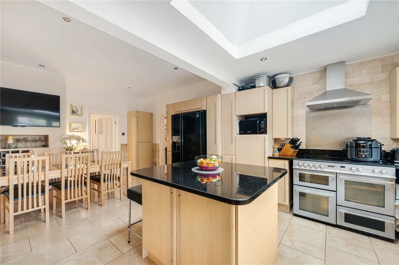 Barrowby Lane, Garforth, LS25, photo 4