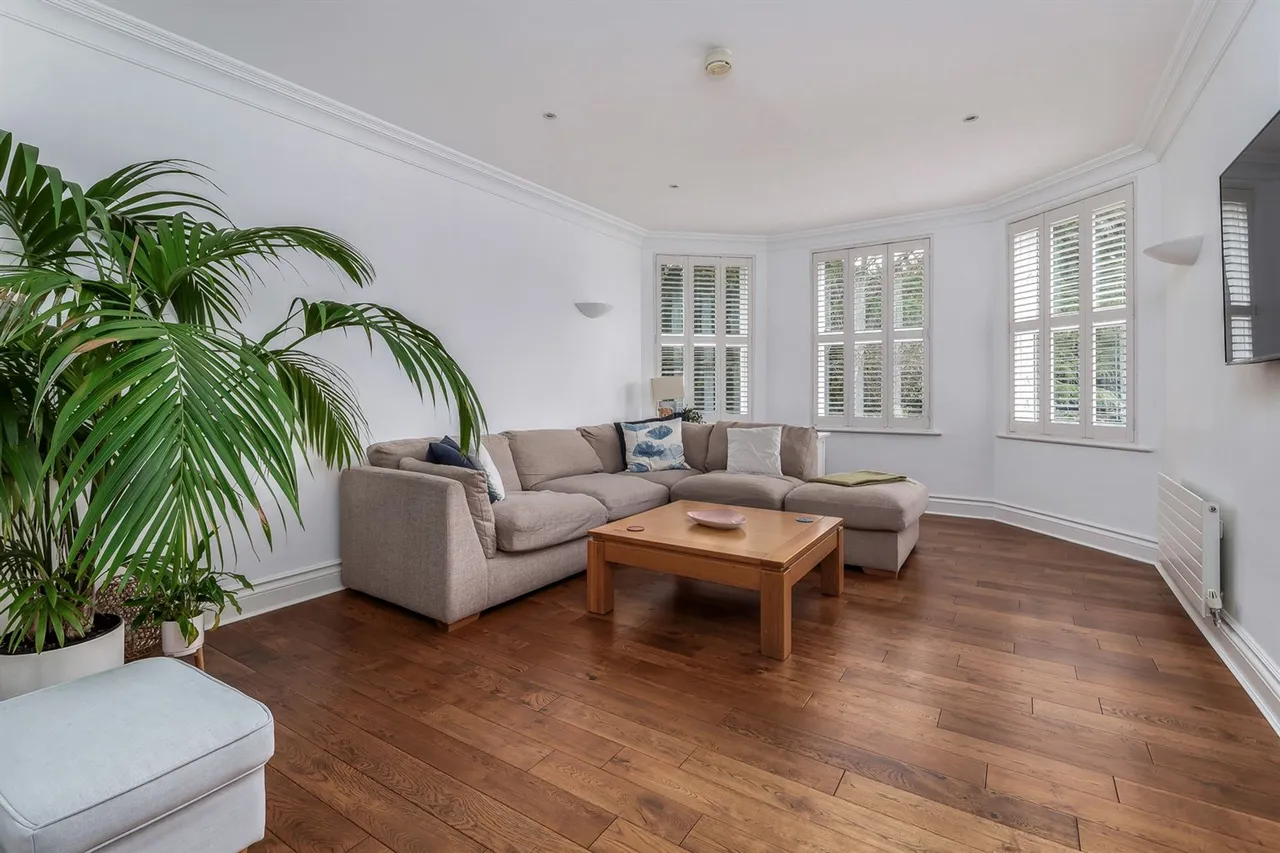 Barnfield House, St. Hilarys Park, photo 4