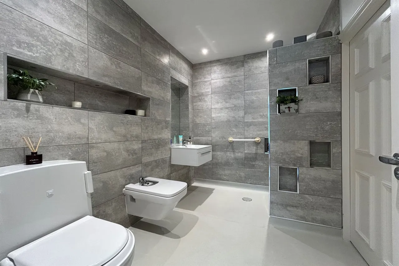Barnfield House, St. Hilarys Park, photo 14
