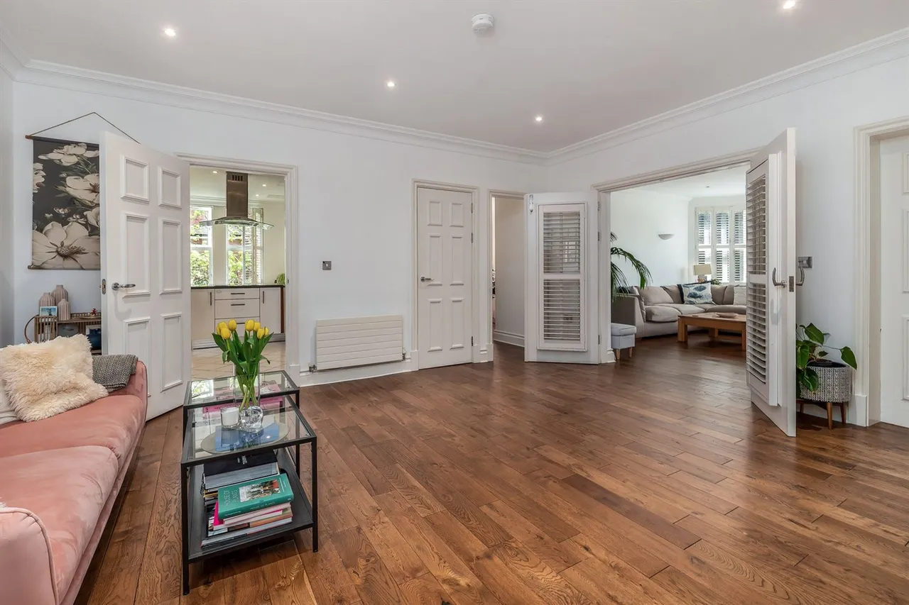 Barnfield House, St. Hilarys Park, photo 6