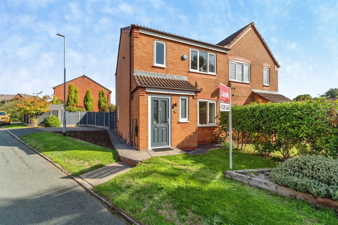 3 bed house for sale, The Ridings, Cannock, WS11