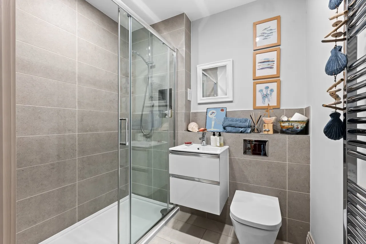 Chequers Lane, Walton On The Hill, Tadworth, Surrey, KT20 7QY, photo 12