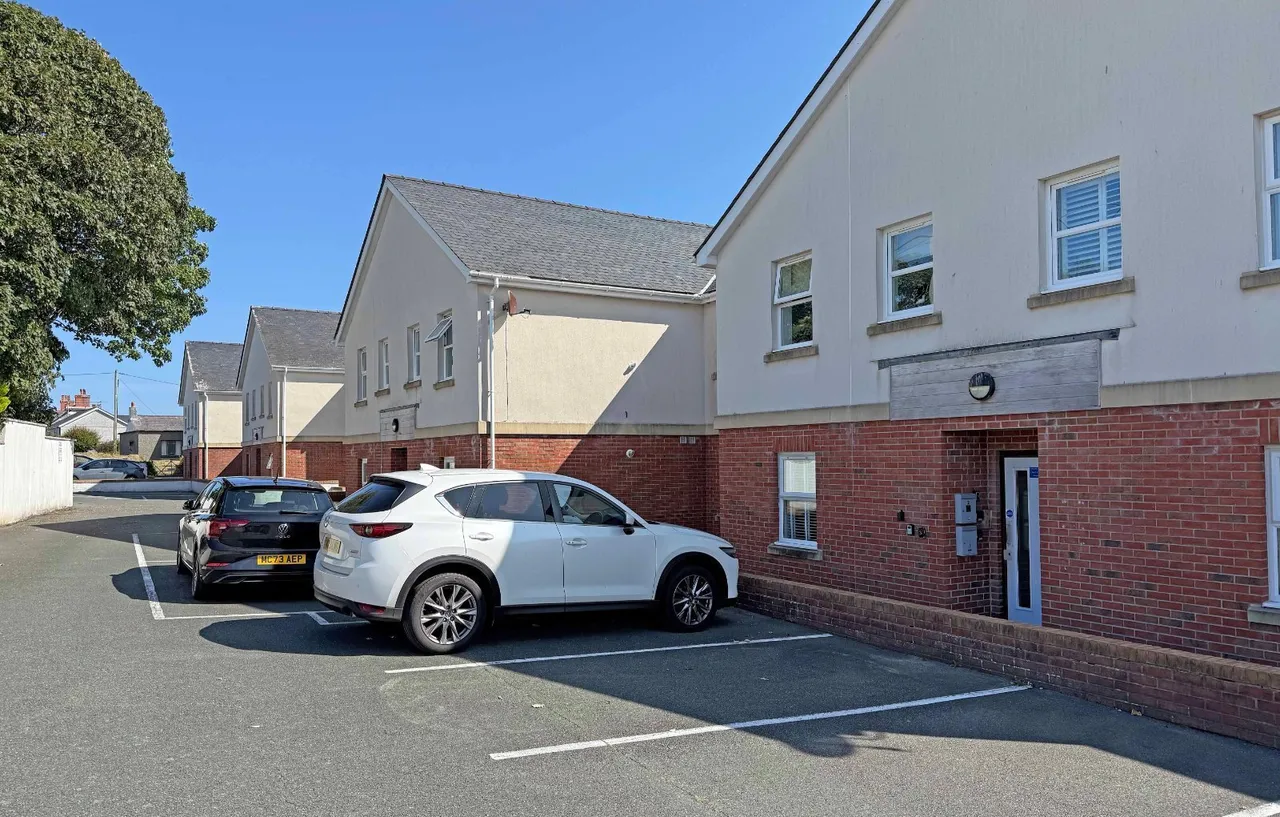 Amlwch Road, Benllech, photo 14