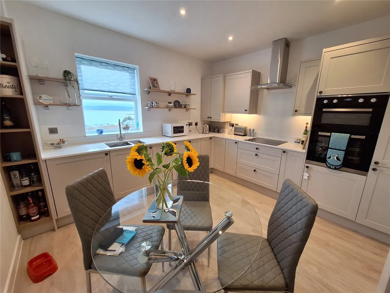 Amlwch Road, Benllech, photo 7