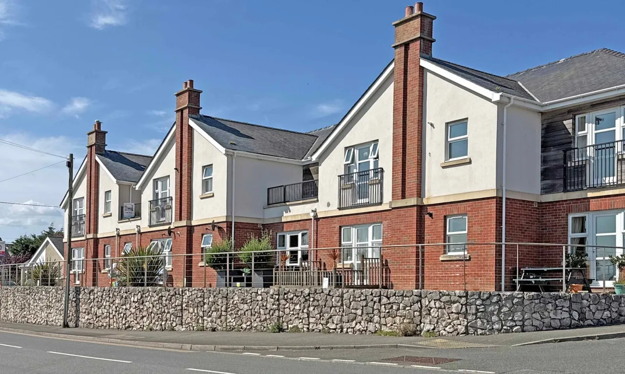 Amlwch Road, Benllech, photo 13